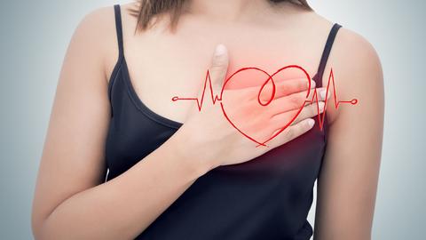 Junge Frau mit angeborenem Herzfehler