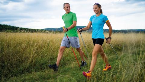 Ehepaar macht Sport, um sich vor Vorhofflimmern zu schützen