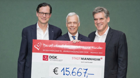 Fotos der Scheckübergabe